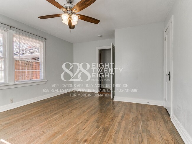 Building Photo - *COMING SOON - TOURS EXPECTED TO BEGIN 6/5/26* 2 Bed/2 Bath Duplex Close to Campus Corner!