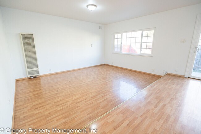 Building Photo - 2211 Pacific Ave