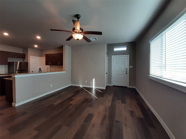Building Photo - 9741 Grosbeak Ln