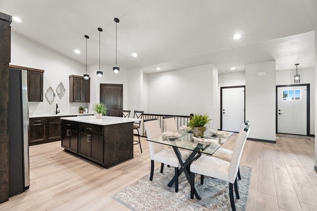 Building Photo - New Townhome For Rent