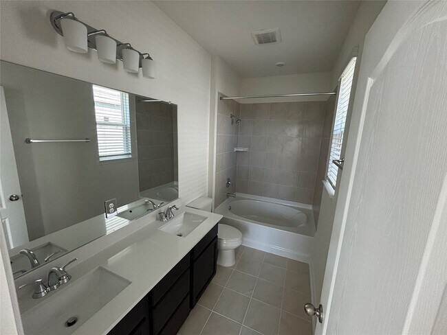 Building Photo - 2823 Lyra Ct