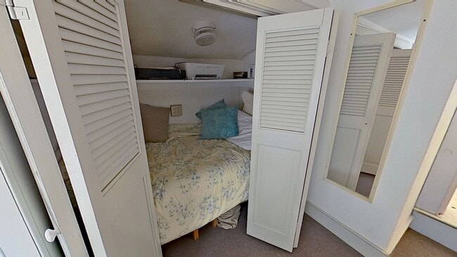 Building Photo - Room in Boarding House - Fully Furnished - All Utilities Included