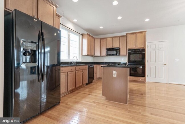 Building Photo - 9800 Traver St