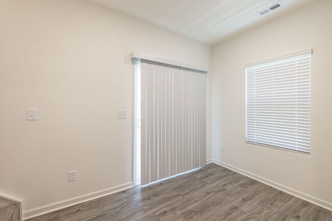 Building Photo - BEAUTIFUL End Unit 2 Bedroom Townhome in Pineville - MOVE IN READY MARCH 2026