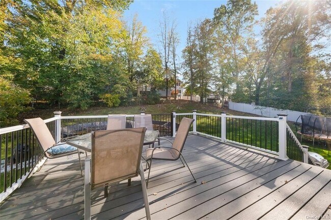 Building Photo - 7 Ohio Dr