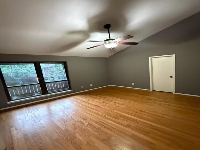 Building Photo - 9400 Doliver Dr