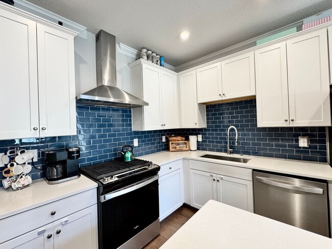 Building Photo - First Time Rental - Ready July 30th! 4 Bedrooms PLUS Loft! Great Views! Dog Park - Stocked Fishin...