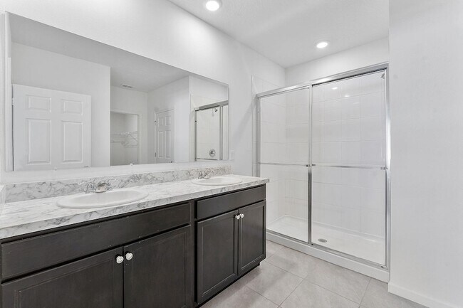 Building Photo - 357 SE Oakridge Dr