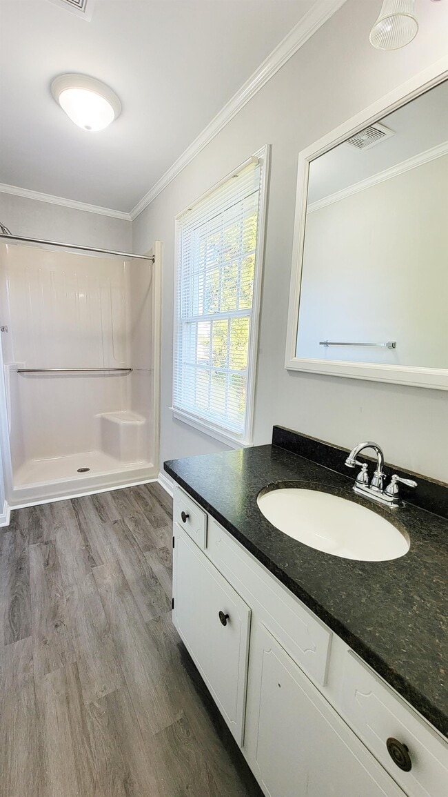 Building Photo - 830 Larch Way