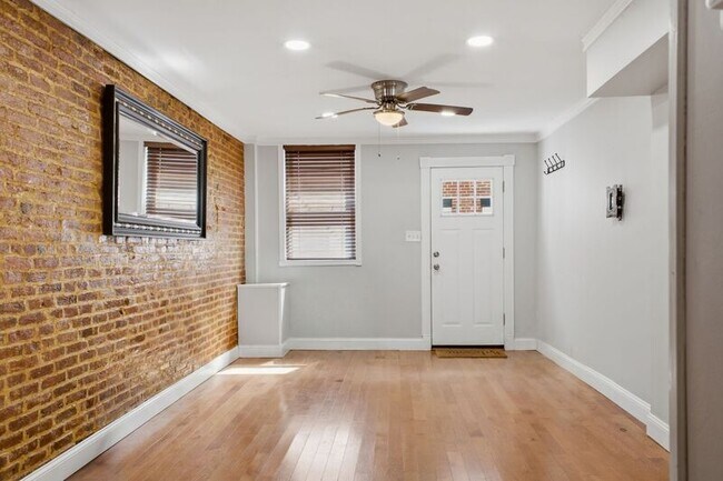 Building Photo - 420-A S Regester St
