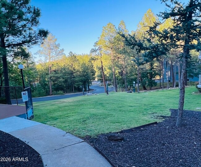 Building Photo - 2700 S White Mountain Rd