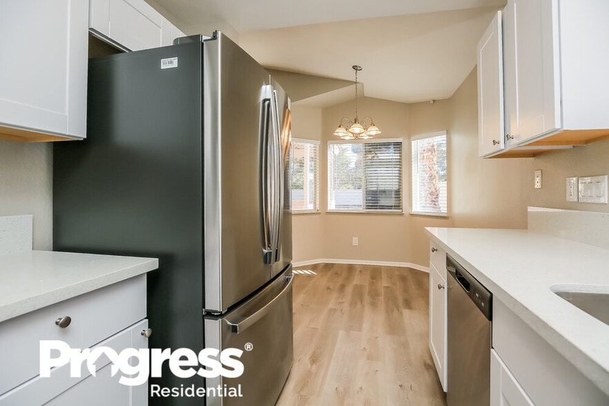 Building Photo - 3020 Forest Lake St