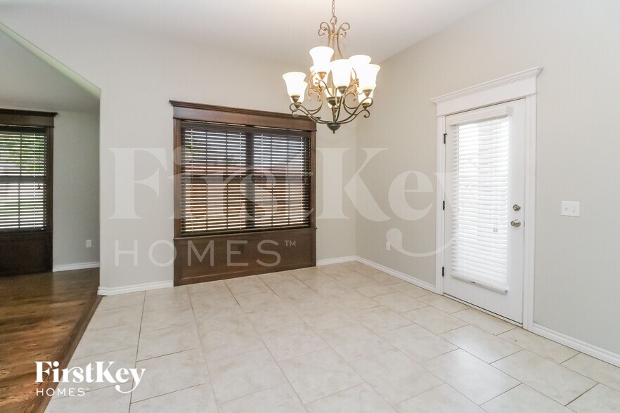 Building Photo - 17000 Barcelona Dr