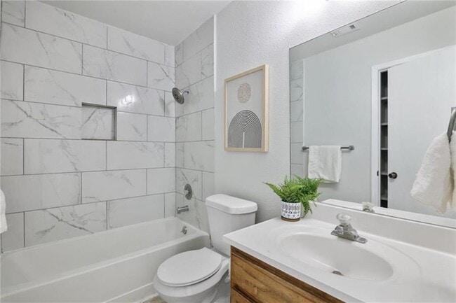 Building Photo - 517 Greenlawn Blvd