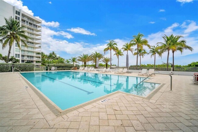 Building Photo - 611 Ocean Dr