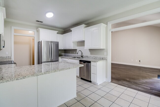Building Photo - 15033 S White Swan Dr