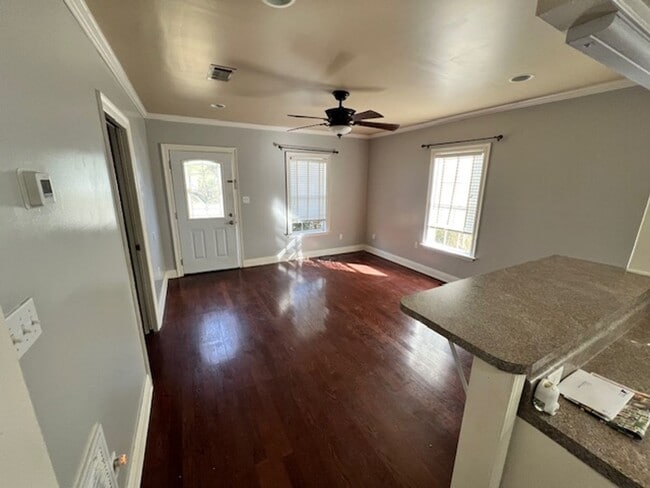 Building Photo - 604 Morgan Ave