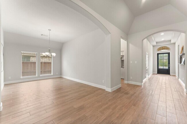 Building Photo - 27114 Sofia Forest Dr