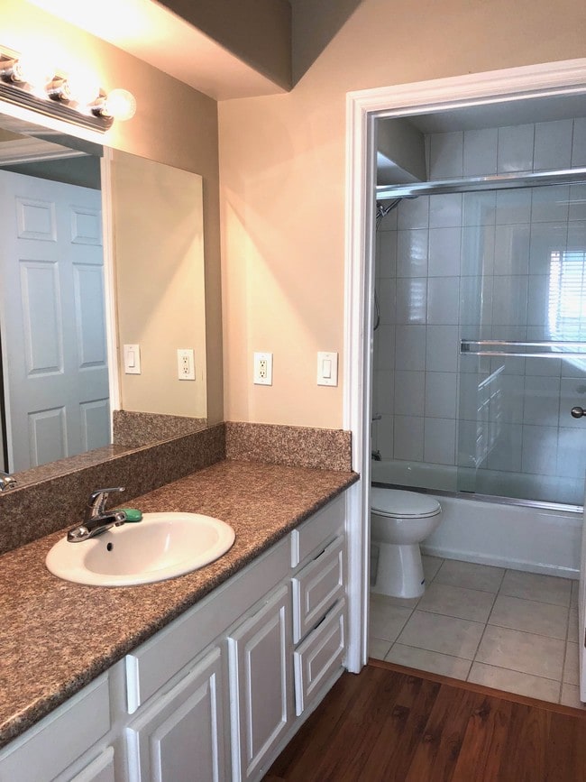Bathroom - 3711 Baldwin St