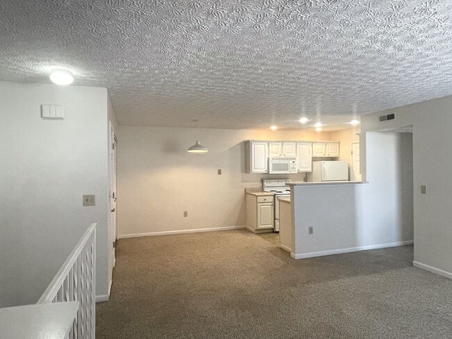 Building Photo - 5566 Garden Ridge