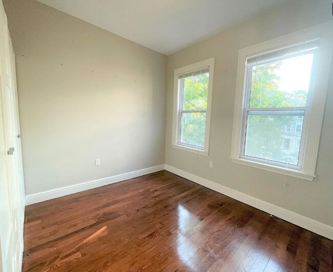 Building Photo - 3.0 bedroom in Cambridge Massachusetts 02139