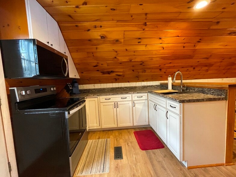 Building Photo - 8 Tow Truck Way