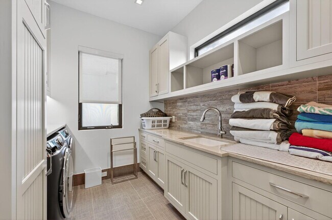 Building Photo - 785 NE 70th St