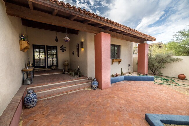 Building Photo - Single Story Foothills Home!