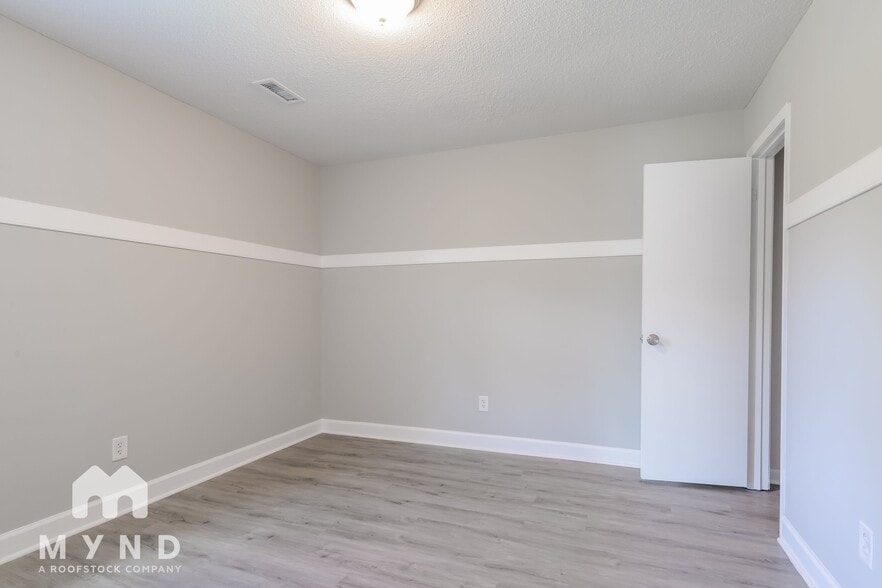 Building Photo - 712 Lampwick Ct