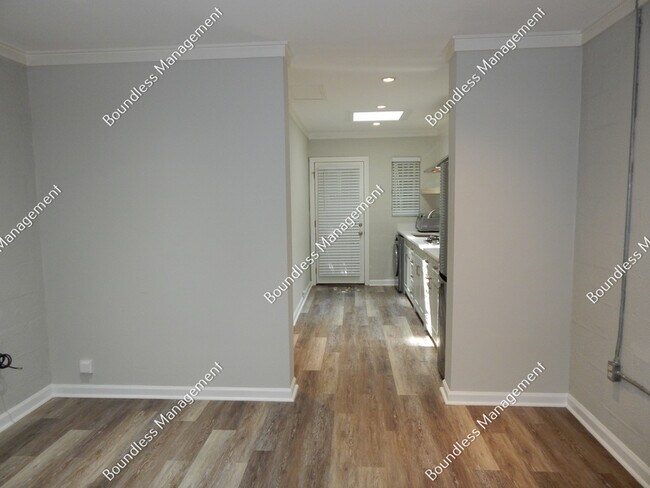 Building Photo - 712 Highland Ave NE