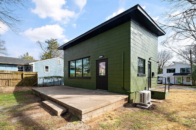 Building Photo - 210 Lincoln Ct