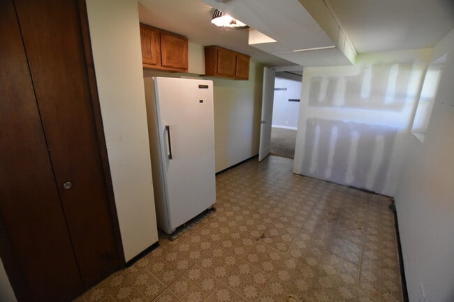 Building Photo - 7852 Sprucewood Ave