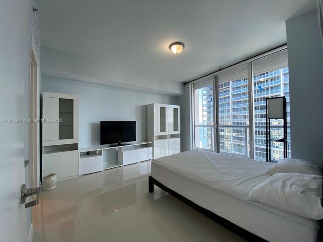 Building Photo - 475 Brickell Ave