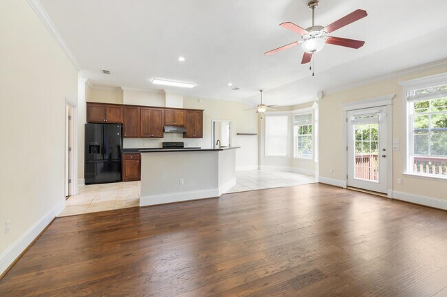 Building Photo - 5633 Tecumseh Dr