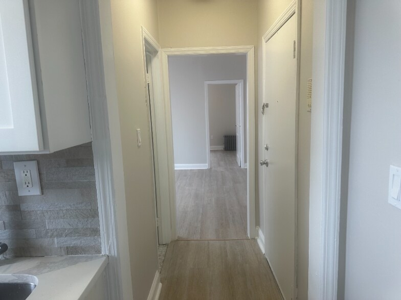 Building Photo - 332 61st St