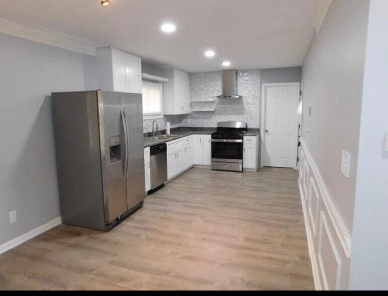 Building Photo - 2521 N Bryan Cir