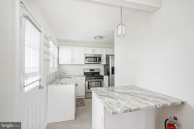 Building Photo - 20 Landing Rd