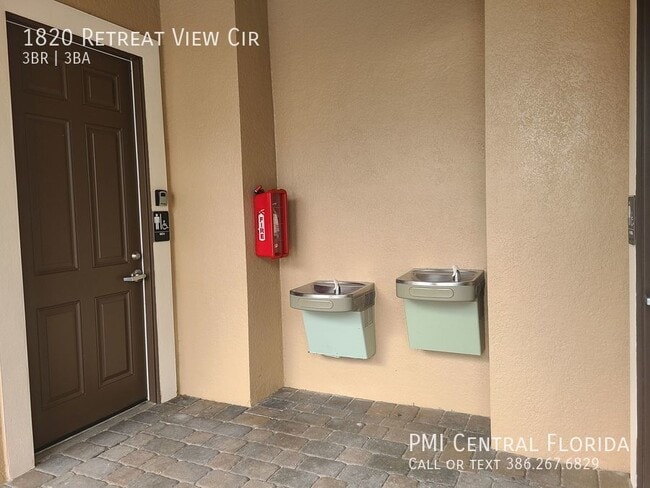 Building Photo - 1820 Retreat View Cir