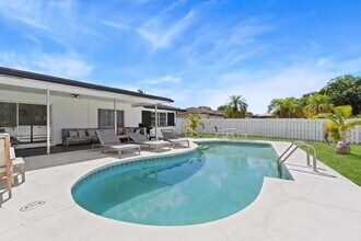 Building Photo - 245 Sandpiper Ave