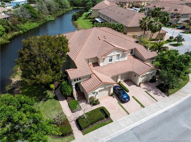 Building Photo - 691 SW Glen Crest Way