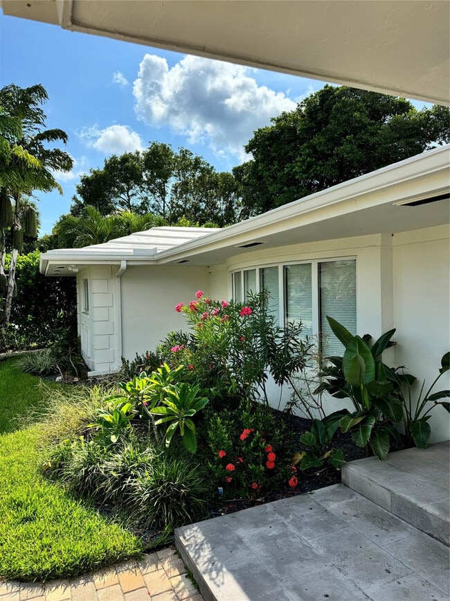 Building Photo - 2020 Coral Reef Dr