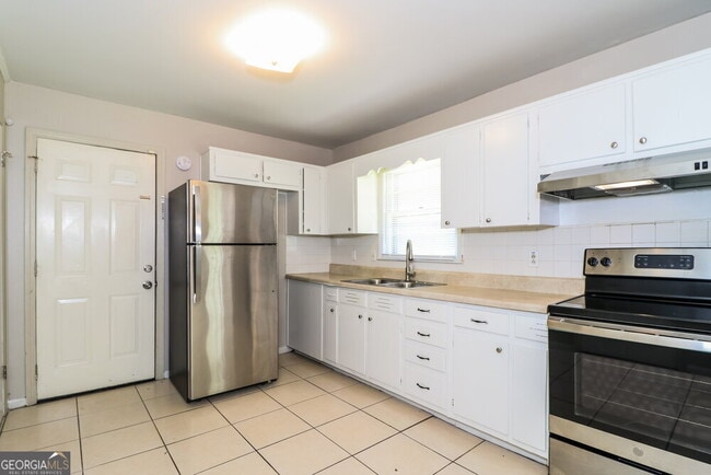 Building Photo - 5509 Joeclay Dr