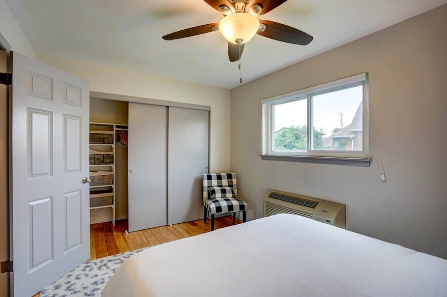 Building Photo - 9407 W Adler St