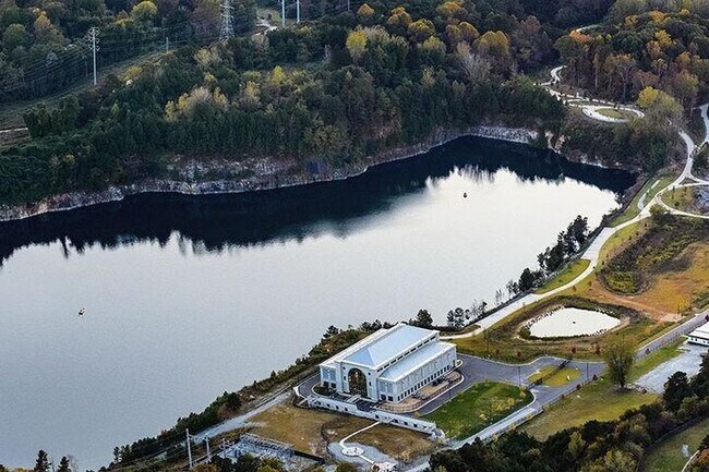Building Photo - 2684 Brookview Dr NW