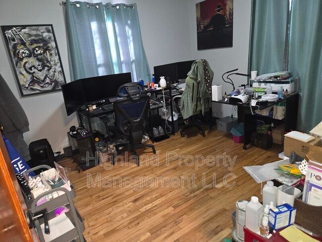 Building Photo - 1160 NE Lake St