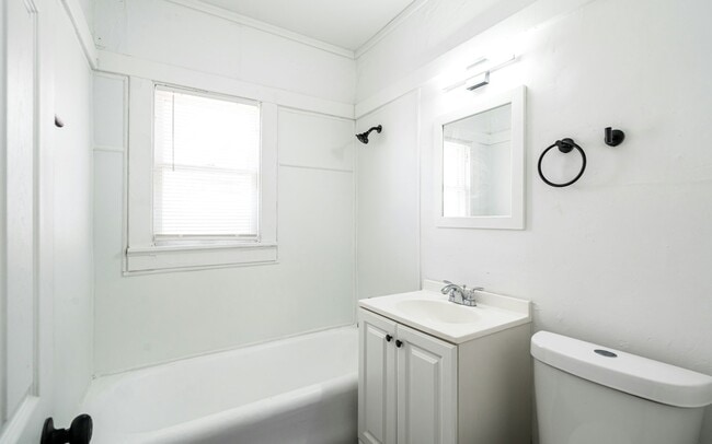 Building Photo - 3151 N 11th St