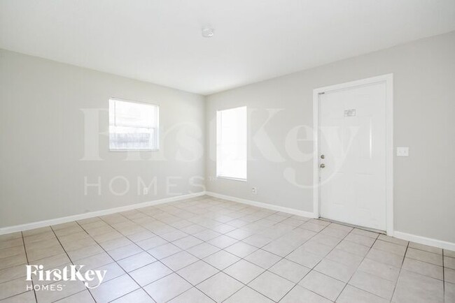 Building Photo - 3217 Deerfield Dr