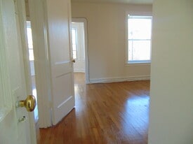 Building Photo - 2209 E 70th St