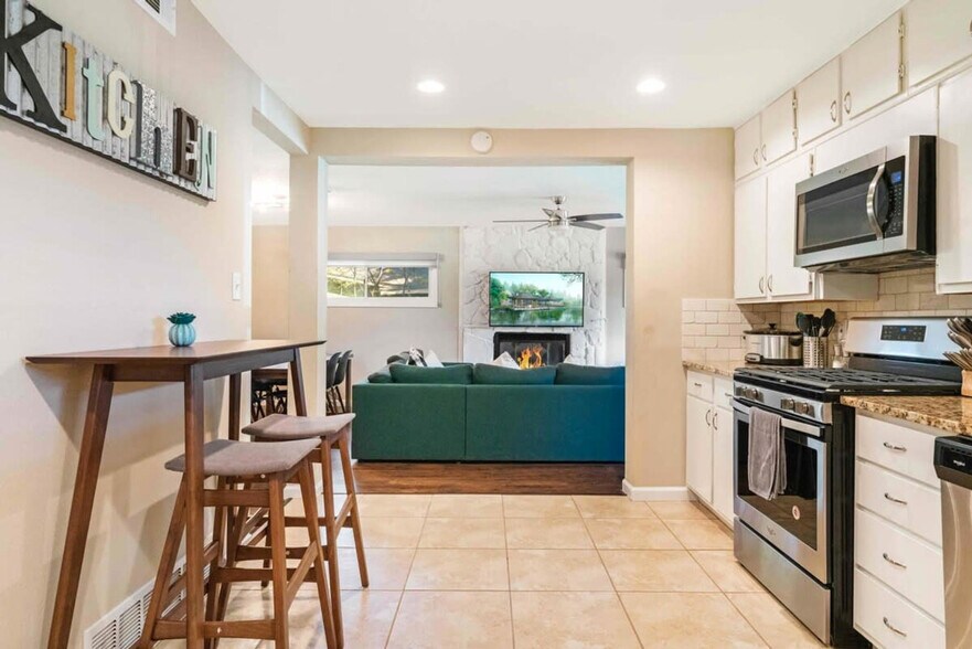 Building Photo - 1919 Puritan Dr