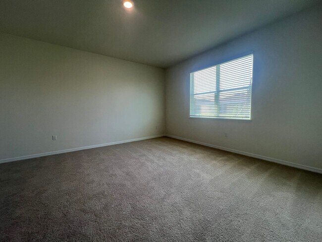 Building Photo - Desirable new build home in the Archers Mi...